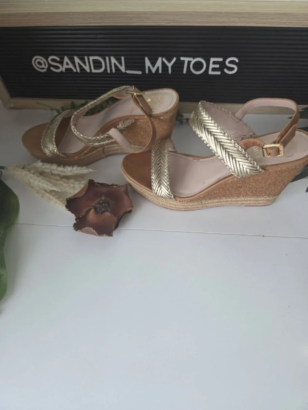 Vince Camuto Tazma Platform Gold Braid Glitter Cork Wedge SZ 8.5